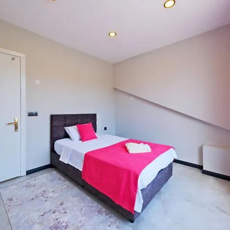 Yunus Hotel